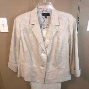 Talbots Women’s Two Piece Suit, Jacket & Pants, size 16 Women’s Petite (16WP)